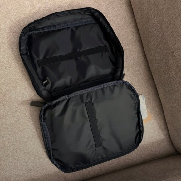 Giorgio Armani Beauty Navy Square Cosmetic Case Bag Pouch - Picture 2 of 4